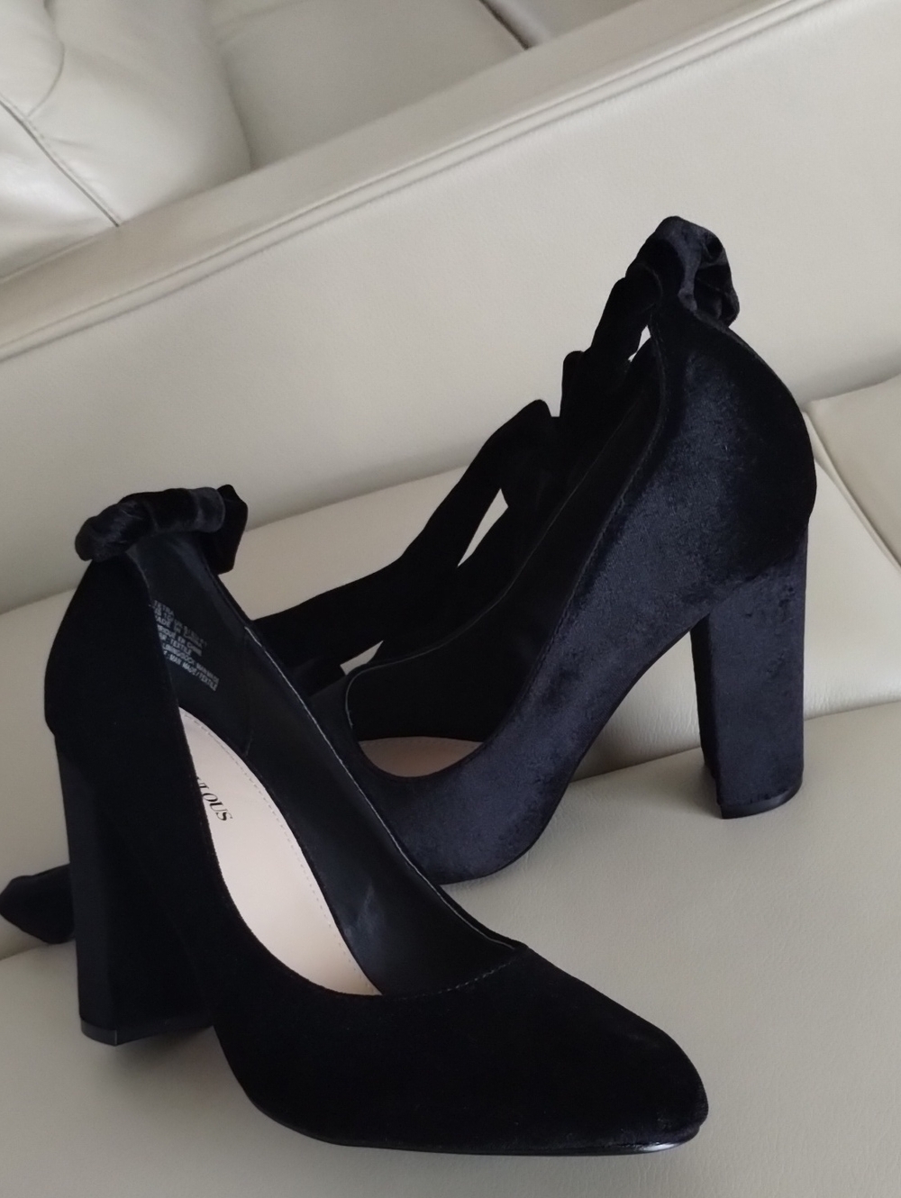 JustFabulous Black Velvet Tie-Ankle Women’s Pumps Size 10